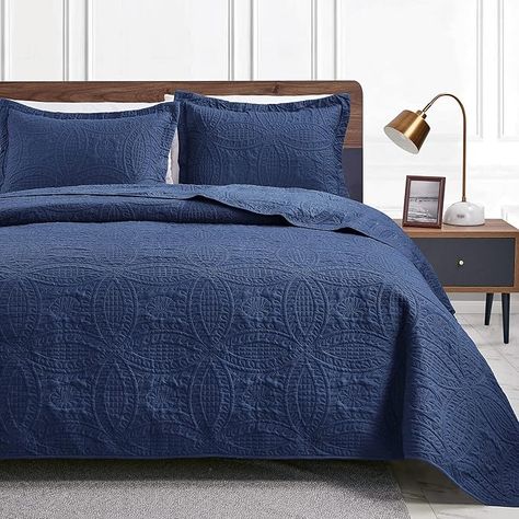 Amazon.com: Love's cabin Twin Quilt Set Navy Blue Bedspreads - Soft Bed Summer Quilt Lightweight Microfiber Bedspread- Modern Style Coin Pattern Coverlet for All Season - 2 Piece (1 Quilt, 1 Pillow Sham) : Home & Kitchen Blue Bedding Bedroom, Baby Blue Bedding, Light Blue Bedding, King Size Quilt Sets, Red Comforter, Blue Bedspread, Neutral Bedroom Decor, Western Bedding, Blue Comforter Sets