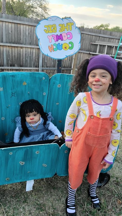 Big Comfy Couch Costume, Loonette The Clown, Costumes For Sisters, Halloween Costumes For Sisters, Twin Day Outfits, Clown Costume Diy, Young Mom Outfits, Halloween Costume 2023, Mom Halloween Costumes