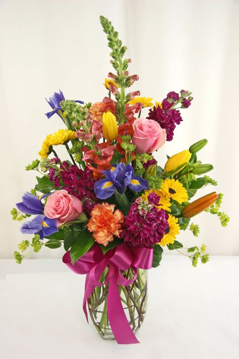 Bright Flower Arrangements, Flower Arrangements Roses, Birthday Flower Arrangements, Floral Cake Designs, Cemetery Flower Arrangements, Flowers Anniversary, Valentine Flower Arrangements, Basket Flower Arrangements, Roses Plants