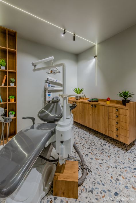 Minimalist Interior Design of this Dental Clinic | Nishil Designlab - The Architects Diary Dental Interior, Dental Design Interior, Interior Design India, Ayurvedic Clinic, Dentist Clinic, Dental Office Design Interiors, Clinic Interior, Small Office Design, Bungalow Floor Plans