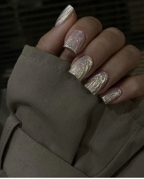 New Years Manicure Ideas, New Year Manicure, Nails New Year, New Year Nails, Pink Chrome Nails, Nagellack Trends, Chrome Nails Designs, Nails Desing, Minimalist Nails