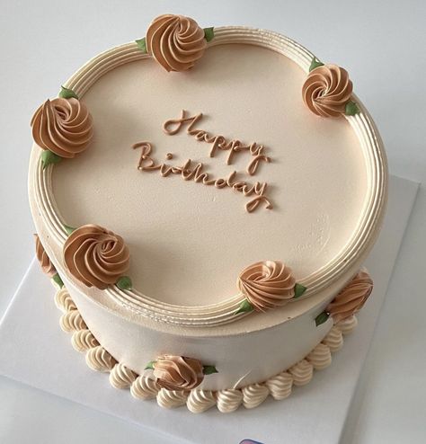 Birthday Cake Grandmothers, Simple Rustic Birthday Cake, Simple Decorated Birthday Cakes, Round Birthday Cakes For Women Simple, Easy Elegant Cake Decorating Ideas, Birthday Cake For Mother In Law, Beige Cake Ideas, Vintage Buttercream Cake Designs, Simple Cake Designs For Mom Birthday