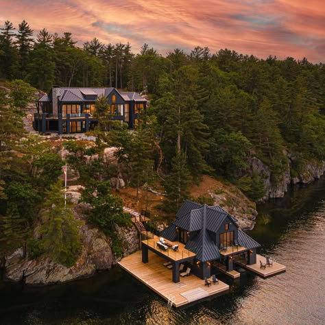 Lakeside Modern House, Mansion Near Lake, House On Lake Dream Homes, Modern Lakeside House, Lake House Luxury, House Lake View, Ocean Side House, House With Lake View, Lake Side House