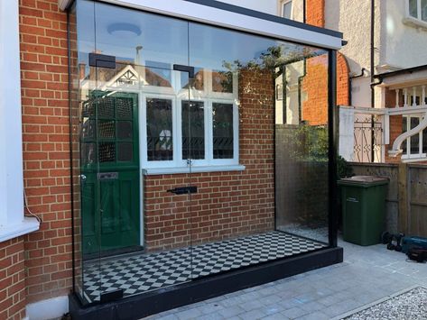 Glazed Front Door Ideas, Glass Porch Ideas Entrance, Glass Front Porch, Porches Ideas Entrance, Uk Bungalow, Bungalow Veranda, Porch Designs Uk, Outdoor Corridor, Porch Extension