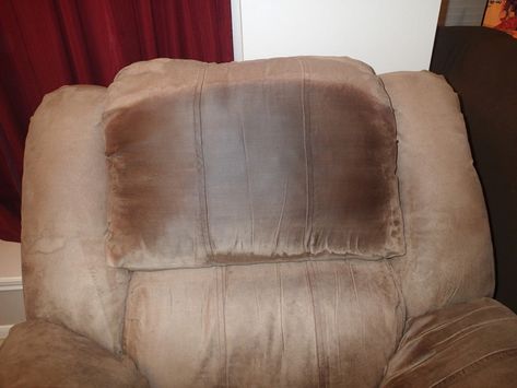 Cleaning microfiber couches, how to clean a microfiber couch, cleaning tips, popular pin, clean home, cleaning, clean couches. How To Clean Micro Suede Couch, Cleaning Recliner Fabric, How To Clean Fake Leather Couch, How To Clean A Suede Couch, How To Clean Microfiber Couch, How To Clean Couches, Microfiber Couch Cleaning, Cleaning Microfiber Sofa, Couches Diy