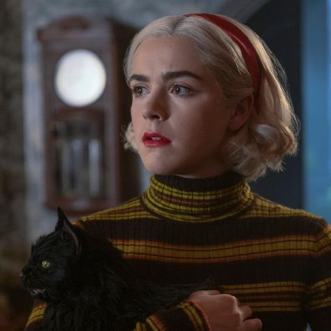 Sabrina Spellman Outfit, Sabrina Spellman Style, Sabrina Witch, Teenage Drama, Chilling Adventures Of Sabrina, End Of Times, American High School, Kiernan Shipka, Sabrina Spellman