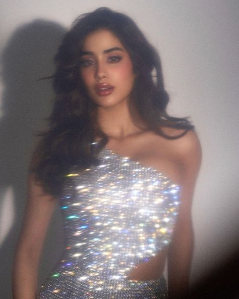 Janhvi Kapoor (@janhvikapoor) • Instagram photos and videos Jahnavi Kapoor, Khushi Kapoor, Glitter Outfit, Janhvi Kapoor, Beautiful Film, Shimmer Dress, Bollywood Wedding, Model Inspo, Bollywood Saree