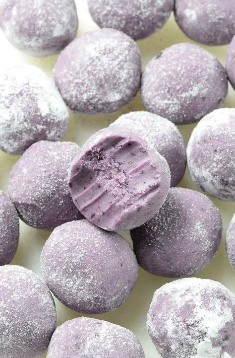 White Chocolate Blueberry Truffles | A No Bake Blueberry Truffle Recipe Blueberry Truffles, Truffle Recipe Easy, Truffle Chocolate, Easy Truffles, Chocolate Blueberry, Dessert Truffles, White Chocolate Truffles, Dried Blueberries, Truffle Recipe