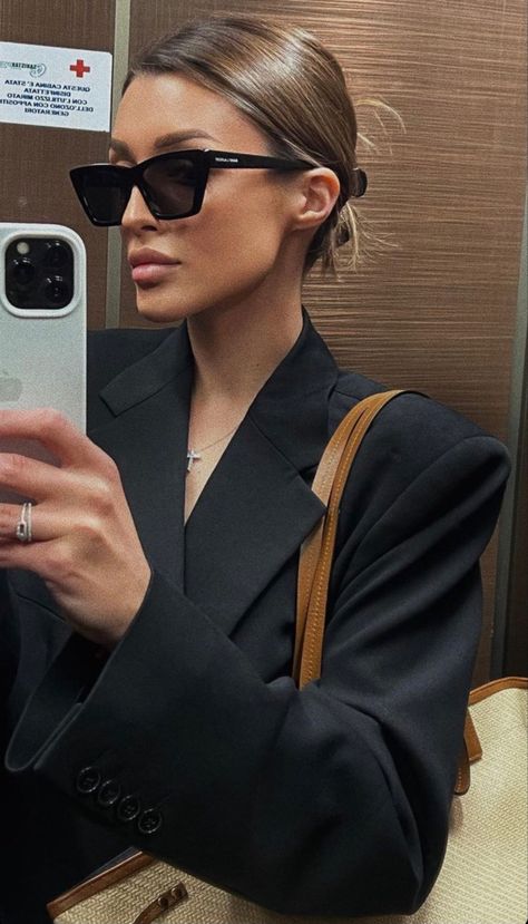 Winter Style Guide, Saint Laurent Sunglasses, Style Inspiration Casual, Girl Attitude, Prada Sunglasses, Cool Sunglasses, Girls Wardrobe, Thanksgiving Outfit, Fashion Inspo Outfits