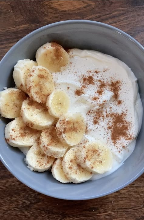 Yogurt Parfait Ideas, Weight Gain Breakfast, Parfait Ideas, Yogurt Bowl Ideas, Smoothie Bowl Aesthetic, Yogurt Smoothie Bowl, Low Cortisol, Cinnamon Yogurt, Banana Greek Yogurt