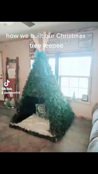 Tree Tent Diy, Christmas Tree Teepee Ideas, T Pee Christmas Tree, Diy Tee Pee Christmas Tree, Diy Teepee Tent Christmas Tree, Christmas Tree Tepee, How To Make A Teepee Christmas Tree, Christmas Tree Tee Pee, Diy Tipi Christmas Tree