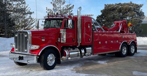 Ray’s Towing, Milwaukee WI - 2023 Peterbilt 389 w/ Century 5130 wrecker Heavy Wreckers, Peterbilt 389, Towing And Recovery, Milwaukee Wi, Ram 2500, Tow Truck, Peterbilt, Big Trucks, Dodge Ram