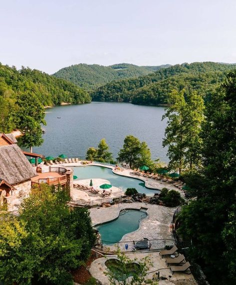 Hidden Wonders of North Carolina: 7 Mountain Lakes That Will Take Your Breath Away! - Hidden Gems US Lake Norman North Carolina, North Carolina Lakes, Fontana Lake, Gorges State Park, North Carolina Travel, Lakeside Cabin, Mountain Lakes, Lake Vacation, North Carolina Mountains