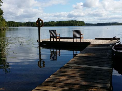 Ferienwohnung am See, Kukuk, Familie Storch www.deinhaus-kukuk.de Architecture On Water, Sweden Countryside, Career Lifestyle, Round Lake, Whispering Pines, Waterfront Cottage, Chalet Style, Cottage Rental, Garden Makeover