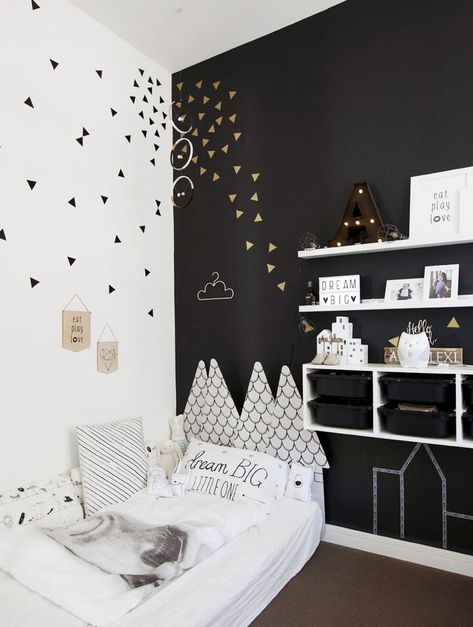 Black in Kid's rooms - nursery, play and childrens rooms Creative Headboard, Black And White Bedroom, Monochrome Kids, Black Accent Walls, Accent Wall Bedroom, Bedroom Black, Black And White Decor, Trendy Bedroom, Big Boy Room