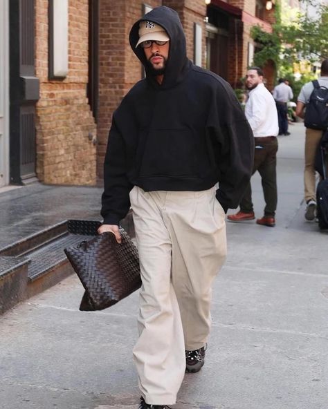 Kendall Jenner and Bad Bunny leaving the same hotel the morning after the Met Gala Trousers Outfit Men, Minimal Streetwear, Classy Outfits Men, Dope Outfits For Guys, Bunny Outfit, The Met Gala, Mens Outfit Inspiration, Mens Fashion Streetwear, Hoodie Outfit