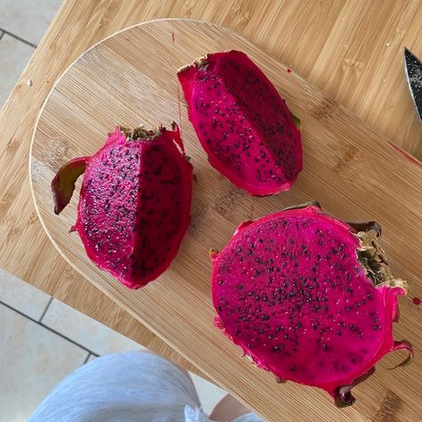 pink dragon fruit Dragon Fruit Aesthetic, Pink Dragon Fruit, Fruit Aesthetic, Aesthetic Korean, Pink Dragon, Food Inspo, Dragon Fruit, Vision Board, Sun