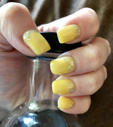 Summer nails! Yellow + sparkles = sunshine. :-) Nails For Summer Yellow, Yellow Glitter Nails Acrylic, Yellow Sparkly Nails, Pretty Toe Nails For Summer, Yellow Holographic Nails, Toenails Painted, Pale Yellow Nails With Glitter, Summer Nails Yellow, Yellow Sparkles