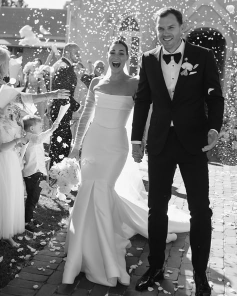 ALEX X SANDY / That petal toss smile! 👉🏼 @jademcintoshflowers “Why we’re in love with petal tosses ~ Here’s why we can’t get enough of them ⤵ Picturesque Moments 📷 The motion of the petals create stunning visuals for your wedding photos, capturing the joy and celebration in a timeless way. “Just Married” Scenes 🏹 Tossing petals is a beautiful wedding tradition to symbolise love and happiness for the newlyweds. Guest Experience🥂Guests get to participate in the celebration in a unique and m... Petal Toss Wedding Photo, Rose Petal Toss Wedding, Wedding Photography Guests, Flower Petal Send Off, Petal Toss Wedding, Australian Bridal Designers, Petal Toss, Rose Petals Wedding, Wedding Send Off