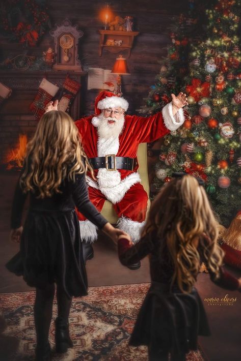 Christmas Minis With Santa, Santa Poses With Kids, Mall Santa Photo Ideas, Cookies With Santa Photography, Christmas Photoshoot With Santa, Pictures With Santa Ideas, Outdoor Santa Photoshoot, Santa Claus Photo Shoot, Santa Photoshoot Mini Sessions