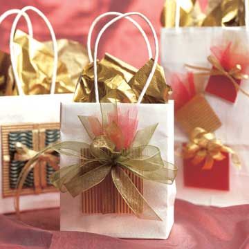 Homemade Gift Bags, Decorated Gift Bags, Gift Bags Diy, Easy Christmas Gifts, Creative Gift Wrapping, Gift Toppers, Diy Gift Wrapping, Paper Gift Bags, Christmas Gift Bags