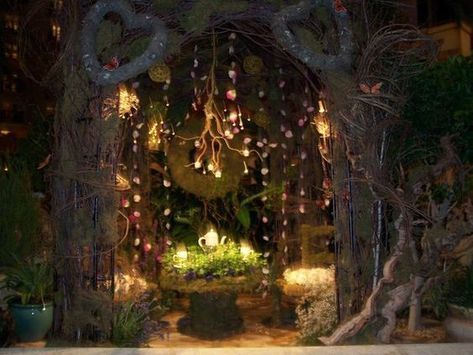 40+ Enchanted Forest Party Theme Ideas for Kids’ Birthday #momooze Fairy Garden Ideas Enchanted Forest, Woods Party, Enchanted Forest Theme Party, Houses Aesthetic, Enchanted Forest Birthday Party, Forest Theme Party, Enchanted Forest Birthday, Enchanted Forest Party, Forest Birthday Party