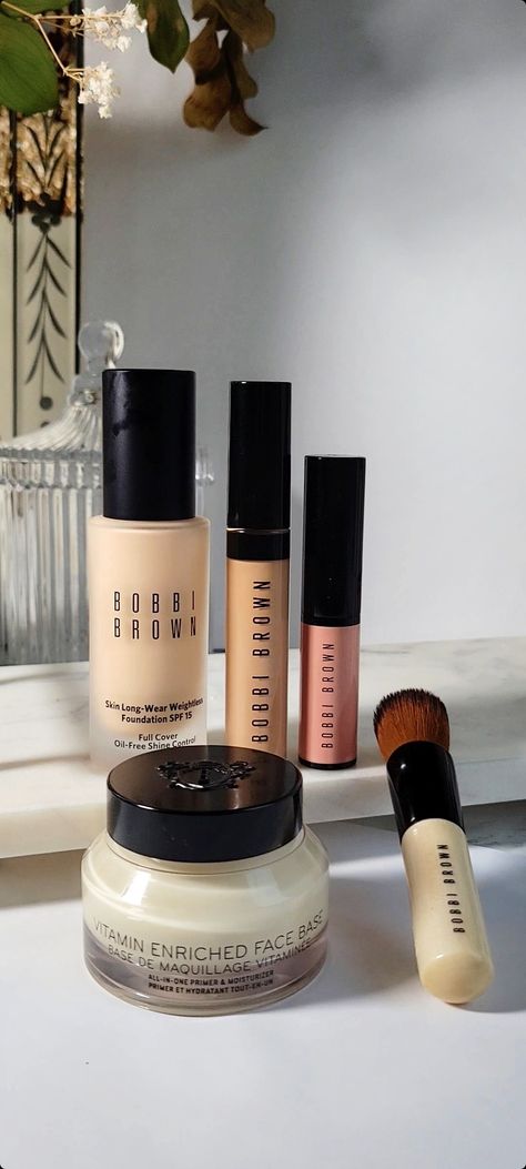 Bobbi Brown makeup foundation, corrector. Concealer for flawless finish Primer Bobbi Brown, Bobbi Brown Skincare, Bobby Brown Makeup, Moisturizing Primer, Cosmetics Advertising, Popular Skincare, Skin Corrector, Makeup Counter, Makeup Advertisement