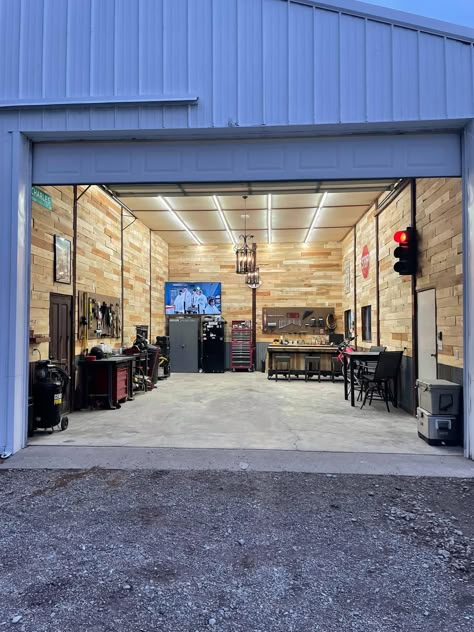 Mancave Garage, Garage Goals, Garage Build, Garage Workshop Plans, Big Garage, Man Garage, Garage Design Interior, Garage Workshop Organization, Garage Loft