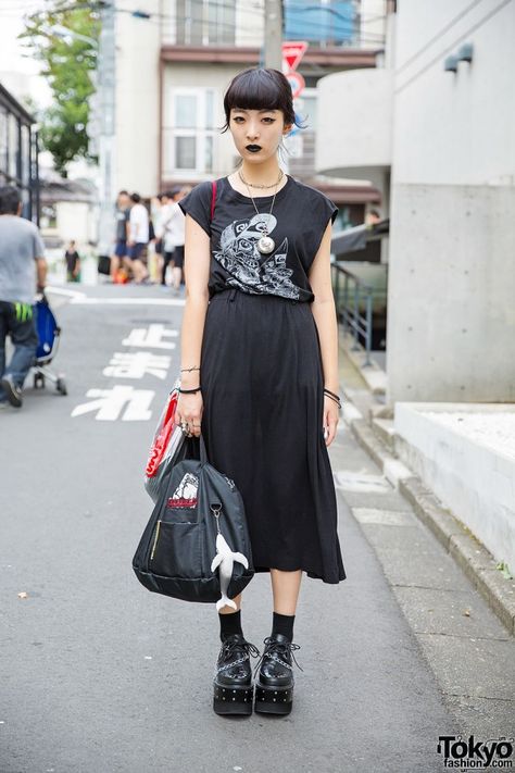 Japan Street Fashion, Estilo Harajuku, Japan Fashion Street, Tokyo Fashion Week, Harajuku Fashion Street, Tokyo Street Fashion, Harajuku Girls, All Black Fashion, Black Lipstick