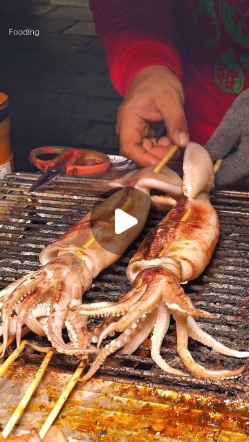 Bbq Seafood Recipes, World Street Food, Squid Fish, Bbq Seafood, Squid Recipes, Grilled Squid, Food Fish, World Street, Taiwanese Food