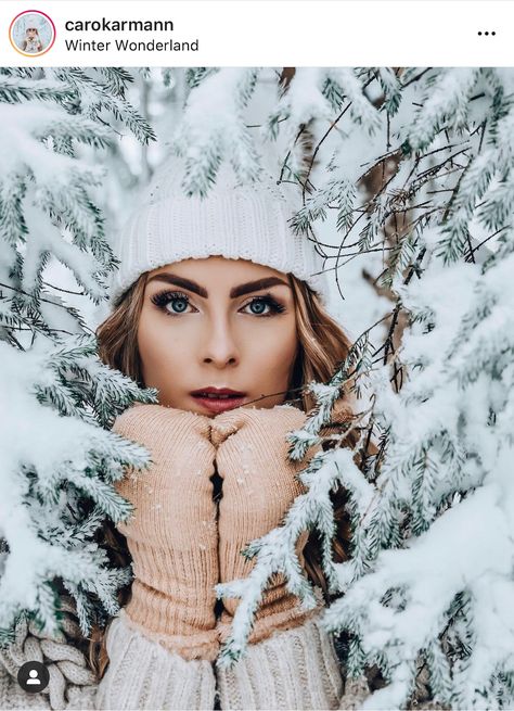 22 Creative Winter Photoshoot Ideas - Whimsical Winter Photography Guide – Kirsten Wendlandt Winter Portraits Photography, Winter Photoshoot Ideas, Winter Snow Photography, Winter Senior Pictures, Snow Photoshoot, Winter Portraits, Snow Pictures, Snow Photography, Shotting Photo