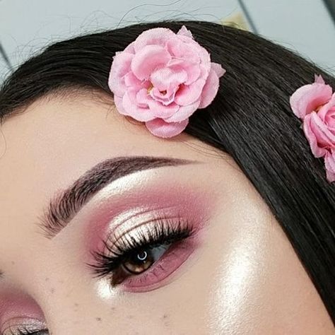 Make Up Humor, Machiaj Smokey Eyes, Rosa Make-up, Pink Eyeshadow Look, Alat Makeup, Make Up Inspiration, Makeup Course, Beauty Make-up, Simple Eye Makeup