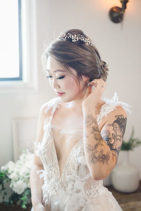 No Blushing Brides Here! These Bridal Beauties Are OWNING Their Sexy Wedding Gowns Feathered Wedding Dress, Whimsical Tattoo, Dress Tattoo, Girl Wedding Dress, Her Tattoo, Candlelit Wedding, Minimalist Gown, Feather Gown, Brides With Tattoos