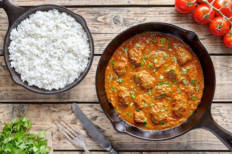 Slow cookers usually signal the start of the cold snap, and there’s nothing to warm the cockles quite like a curry. Beef Madras, Madras Curry, Vindaloo, Lamb Curry, Beef Curry, Vegan Curry, Ground Lamb, Fodmap Recipes, Chapati