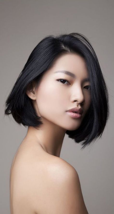 Black and silky straight hair in a bob cut. A picture that shows how much a healthy hair could make a simple look appear more elegant and beautiful. Short Black Hair, Cassandra Cain, Super Hair, Short Haircut, Hair Reference, Asian Hair, Grunge Hair, Mulan, Trendy Hairstyles