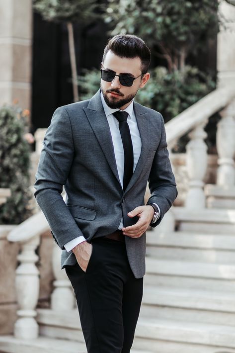 Dressing to impress is always in style! Let Madame Paulette help you accomplish a first-class look with perfectly clean and crease-free dress shirts. Men Blazer Outfit, Blazer Outfits For Men, Male Ootd, Mens Clothing Brands, Trend Clothes, Streetstyle Outfit, Stylish Blazer, Fashionista Style, Men Formal