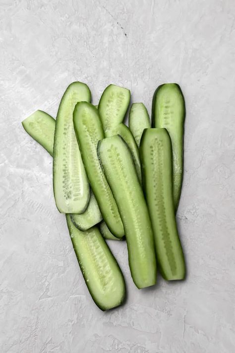 Sandwich Pickles, Dill Pickles Recipe, Vinegar Cucumbers, Pickles Recipe, Pickling Salt, Cucumber Dill, Jar Of Jam, Pickling Spice, Vinegar Uses