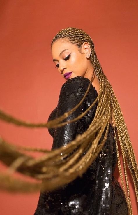 Beyoncé's Long Honey Braids Beyonce Braids, Beyoncé Giselle Knowles, Beyonce Queen, Mrs Carter, Queen Bey, Beyonce Knowles, Long Braids, Queen B, Queen Bee