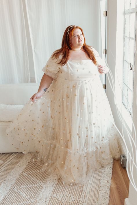 Plus Size Wedding Dresses Aesthetic, Plus Size Elopement Dress, Alternative Outfits Plus Size, Wedding Dresses Aesthetic, Unique Plus Size Wedding Dresses, Plus Size Wedding Dresses With Sleeves, Redhead Woman, Stylish Plus Size Clothing, Plus Size Wedding Dress