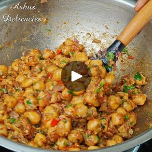 White Chana Masala | White Chana Masala | By Ashus DelicaciesFacebook Channa Recipe, Chana Chat, Chana Masala Recipe, Masala Recipe, Chana Masala, Food Videos, Cooking Recipes, Quick Saves, White