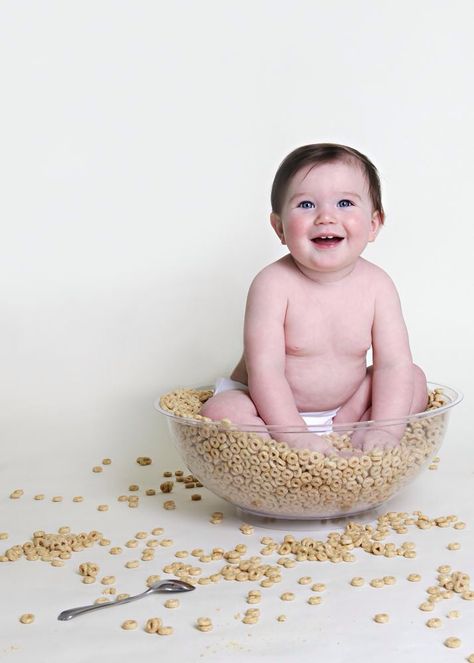 Cheerios: first birthday picture! Baby Valentines Photoshoot, Valentines Baby Photos, Valentine Minis, Baby Holiday Photos, Valentines Photoshoot, Fall Baby Pictures, Baby Valentines