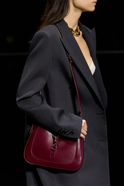 Red Gucci Bag, Red Bag Outfit, My Style Bags, Gucci Spring, Classic Style Outfits, Burgundy Shoes, Spring Summer 2024, Casual Chic Outfit, Fashion Weeks