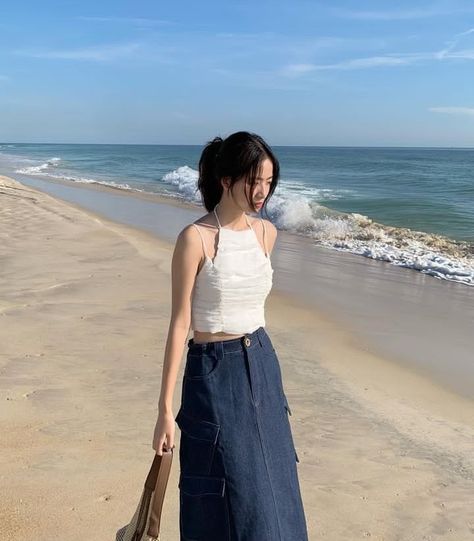 Beach Outfit Korean Style, Pose For Ig, Korean Beach Outfit, Japan Countryside, Water Pics, Quiet Photos, Douyin Fashion, Summer Photo Ideas, Korean Summer Outfits