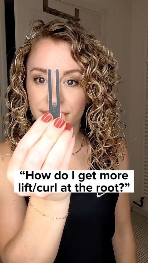 Root Clipping, Squish To Condish, Curl Clumps, Curly Hair Techniques, Curly Hair Advice, Root Volume, Diy Curls, Perfect Curly Hair, Grey Hair Care