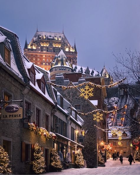 December 8 - Old Quebec City (36_gb) Quebec Canada Winter, Quebec City In December, Old Quebec City Christmas, Things To Do In Quebec City, Canada Winter Aesthetic, Quebec City Aesthetic, Quebec Aesthetic, Quebec Christmas, Novel Scenes