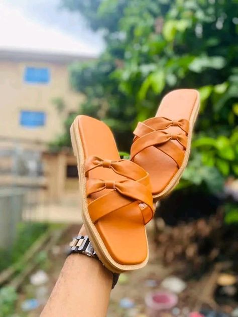 Female Footwear, Handmade Slippers For Ladies, Trendy Brown Summer Slippers, Female Slippers Design, Female Palm Slippers Design, Non-slip Brown Slippers For Summer, Ladies Chappal Footwear, Summer Slide Slippers With Non-slip Design, Leather Slippers For Men