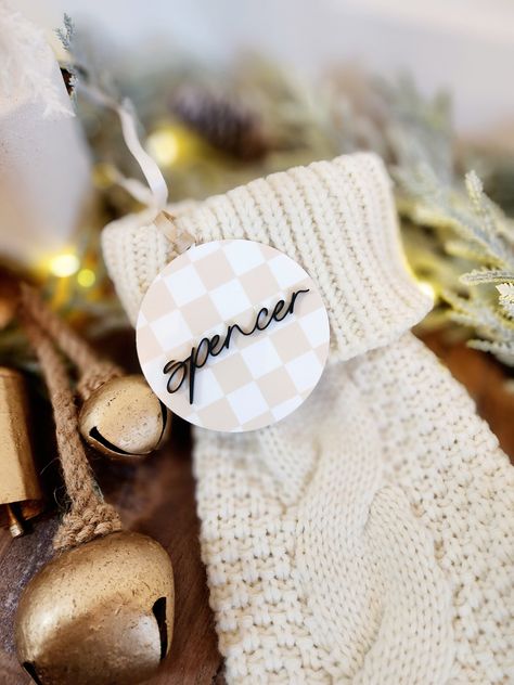 Modern and neutral Christmas stocking name tags with 3D raised name and beautiful cream checkered pattern. Christmas Stocking Name Tags, Christmas Stocking Tags, Stocking Name Tags, Personalized Christmas Stocking, Stocking Tags, Gift Tags Christmas, Etsy Shop Names, Neutral Christmas Decor, Christmas Stockings Personalized