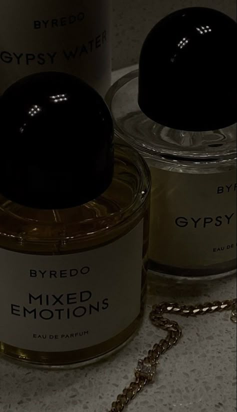 Aesthetic Description, Aesthetic Fragrance, Perfume Store, Mixed Emotions, Perfume Lover, Best Fragrances, Classy Aesthetic, Dark Feminine, Aesthetic Dark