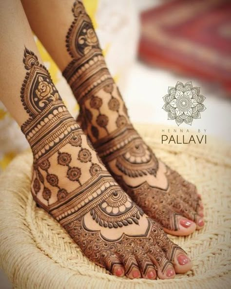 90 Beautiful Leg Mehndi Designs for every occasion || Henna patterns for Feet | Bling Sparkle Henna Designs For Leg, Mehndi Designs Finger, Leg Mehendi Design, Henna Hand Designs, Rajasthani Mehndi Designs, Indian Mehndi Designs, Leg Mehndi, Tato Henna, New Bridal Mehndi Designs