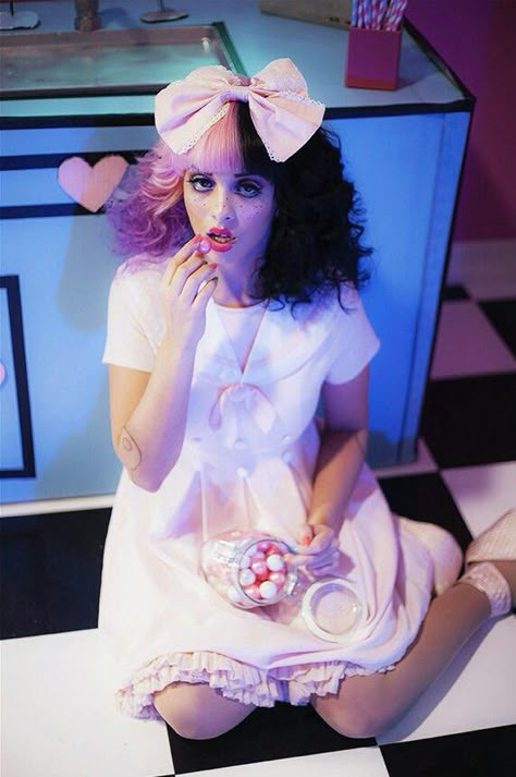 Dollhouse Melanie, Melanie Martinez Dollhouse, Melanie Martinez Music, Melanie Martinez Cry Baby, Melanie Martinez Outfits, Baby Cry, Big Heart, Her Music, Melanie Martinez